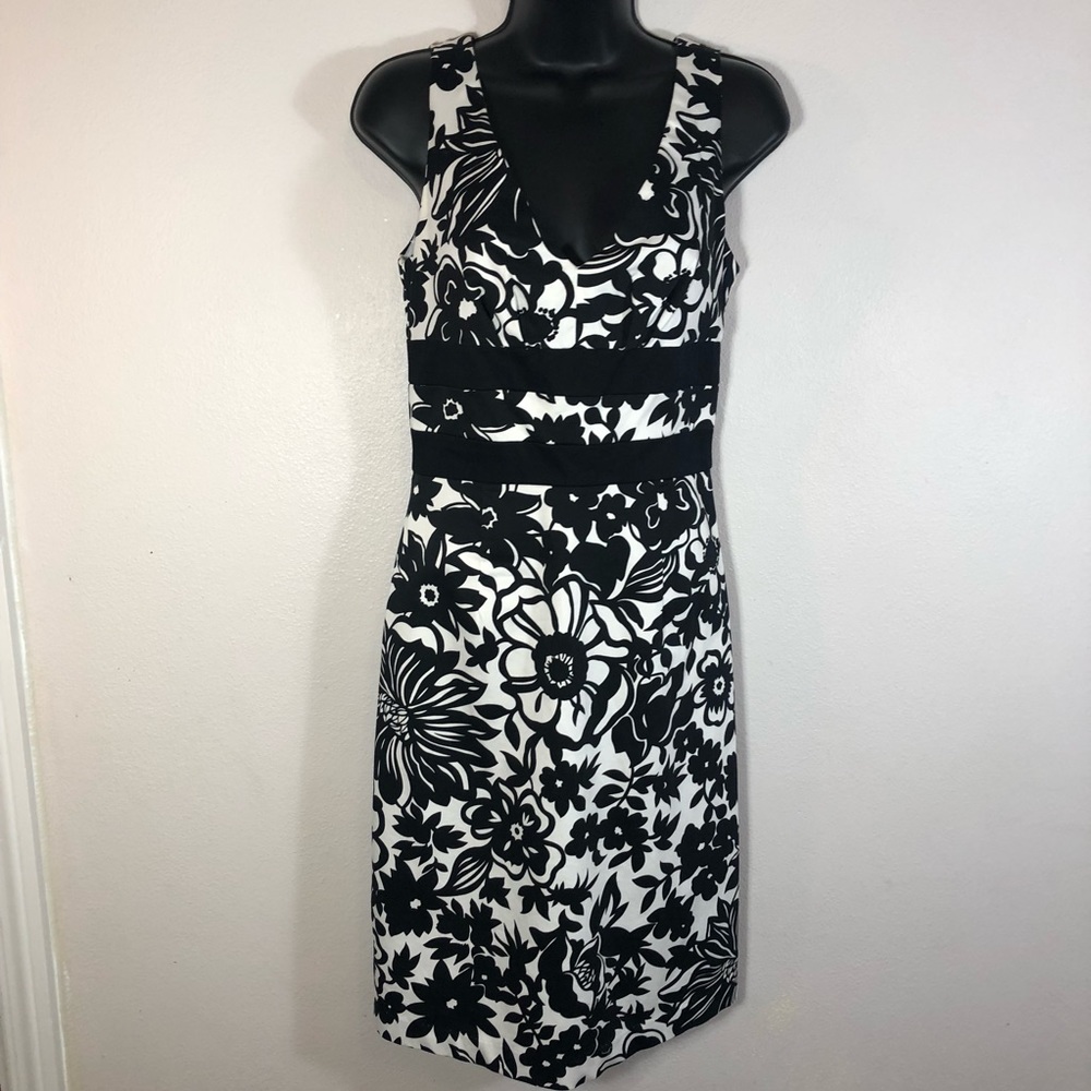 Donna Ricco Sz 4 sleeveless v-neck midi dress